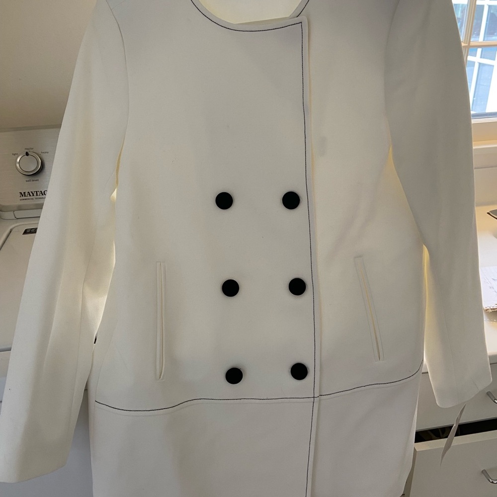 White Zara Basic jacket with three black buttons and a top snap